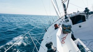 海洋平台起重机钢丝绳跳槽原因分析及处理措施